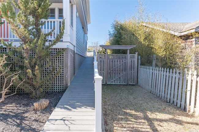 672 Ocean Breeze Walk
