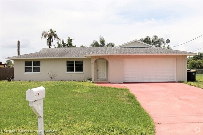 Building Photo - 2803 Pompano Dr Rental
