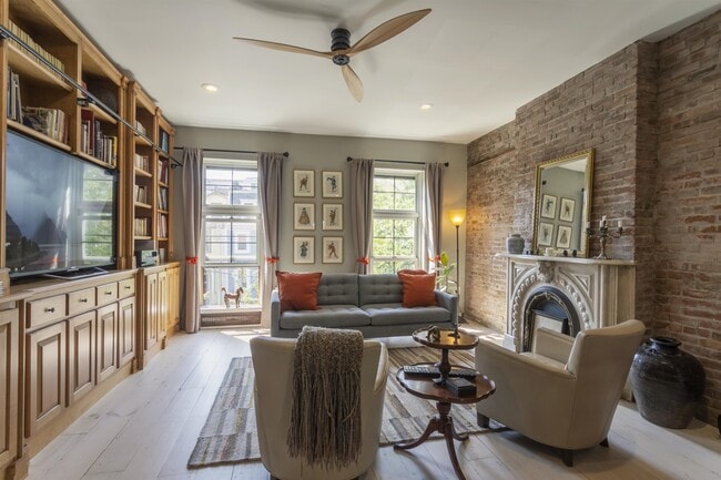 Building Photo - 154 Sussex St Unit 2