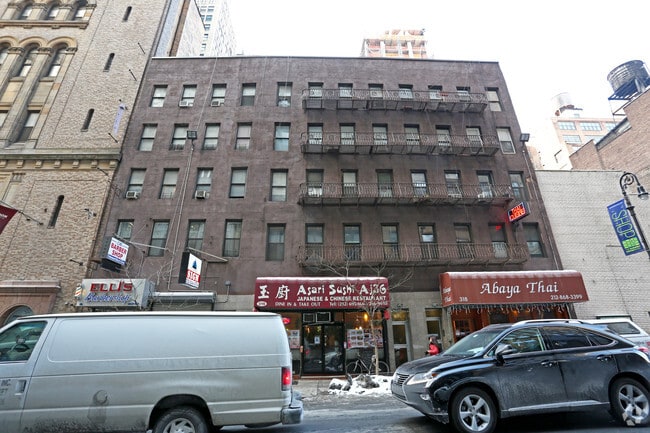 Photo - 314-318 W 36th St