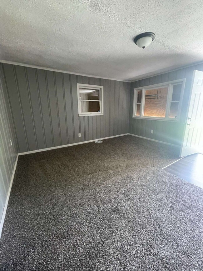 Photo - 715 Sparks Ave