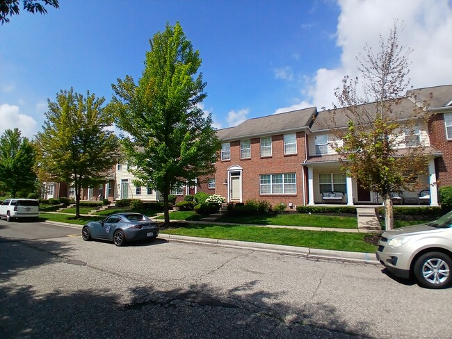 Building Photo - 257 Stonegate W Unit 1st Room for Rent