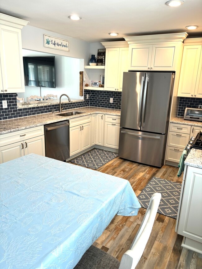 Eat in kitchen - 6 N Newport Ave Unit B6