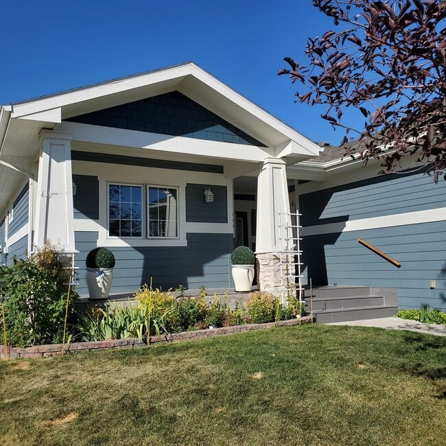 Photo - LARGE 3 BED 3 BATH TOWNHOME IN THE DESIRABLE POINTE NEIGHBORHOOD