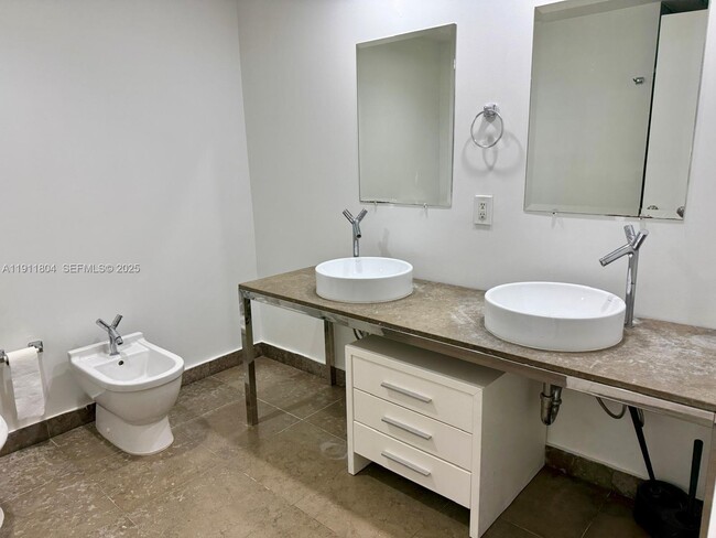 Photo - 495 Brickell Ave