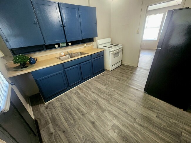 Building Photo - 810 E Doddridge Ave Rental
