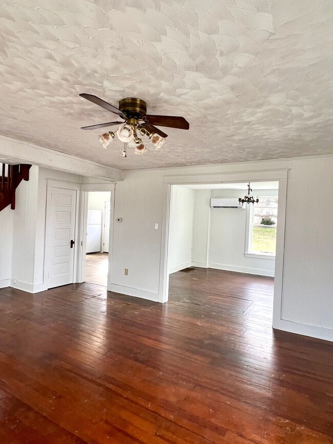 Photo - Spacious 3BR Home with Large Yard, Private Driveway & Storage