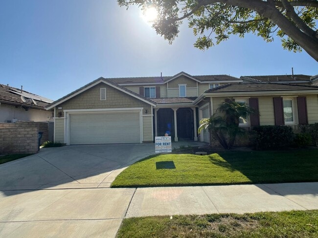 Oxnard 4 Bedroom 3 Full Bathroom 2-Story Home - Oxnard 4 Bedroom 3 Full Bathroom 2-Story Home