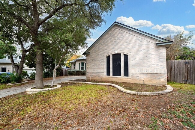 213 Doral Ct
