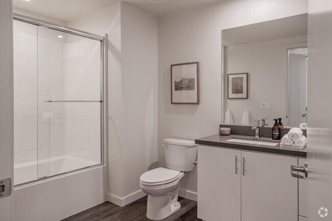 1BR, 1BA - 745SF