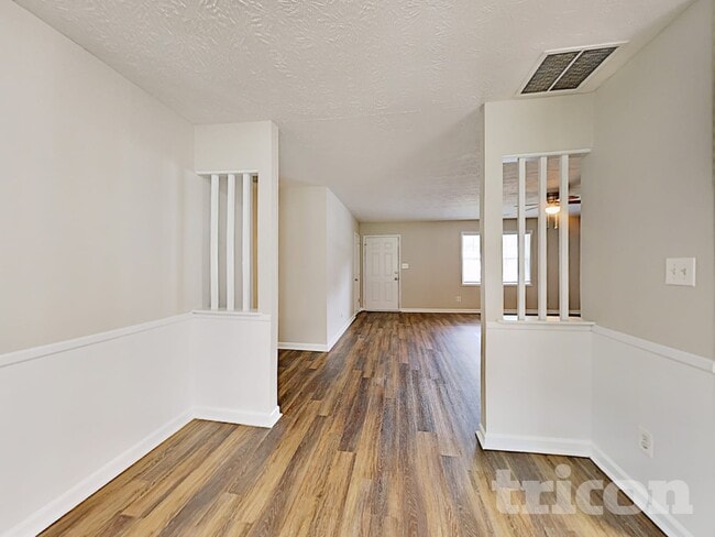 Photo - 211 Robin Ln