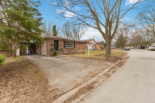 Photo - 156 Paperbirch Crescent