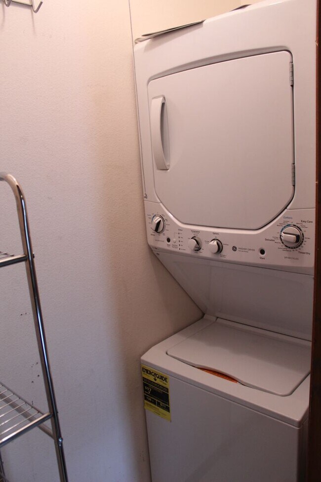 Great Coralville 2bedroom, 1bath condo University of Iowa Off