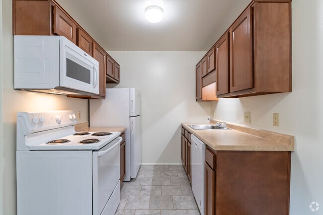 1BR, 1BA - 600SF - Kitchen - Mill Creek Apartments