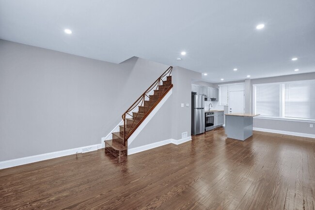 Building Photo - 2610 Hobson St Rental