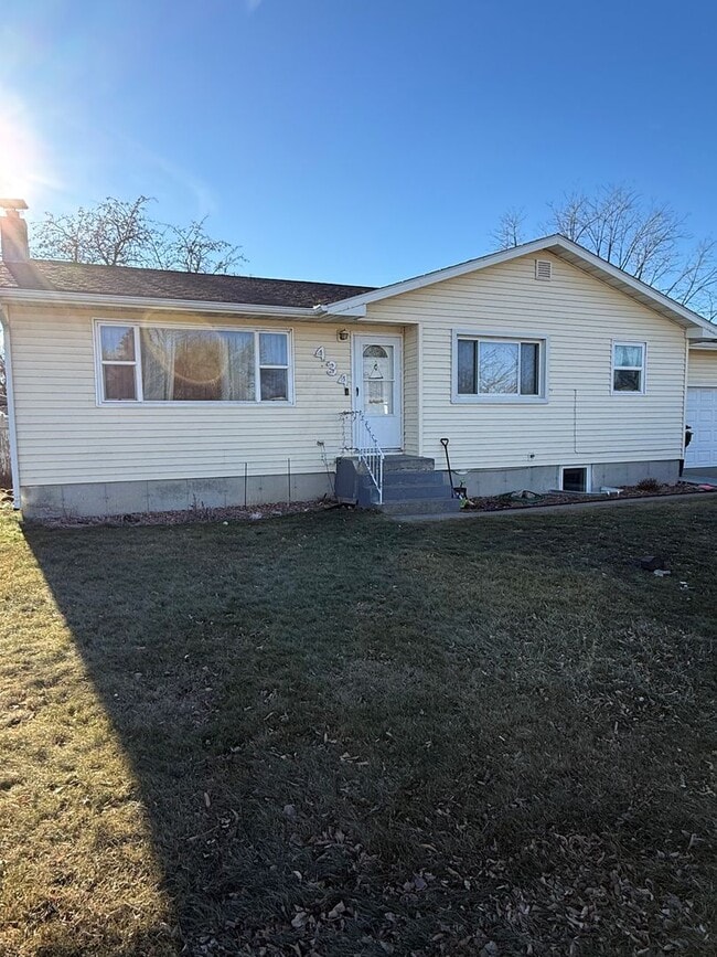 Building Photo - 434 Wicks Ln Unit 434 1/2 Wicks Ln