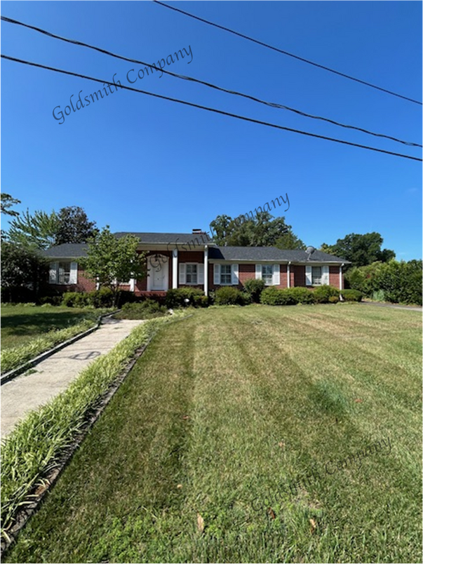 Building Photo - 2 Woodfern Cir