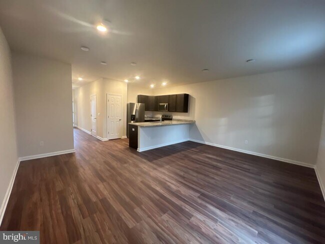 Photo - 176 College Dr