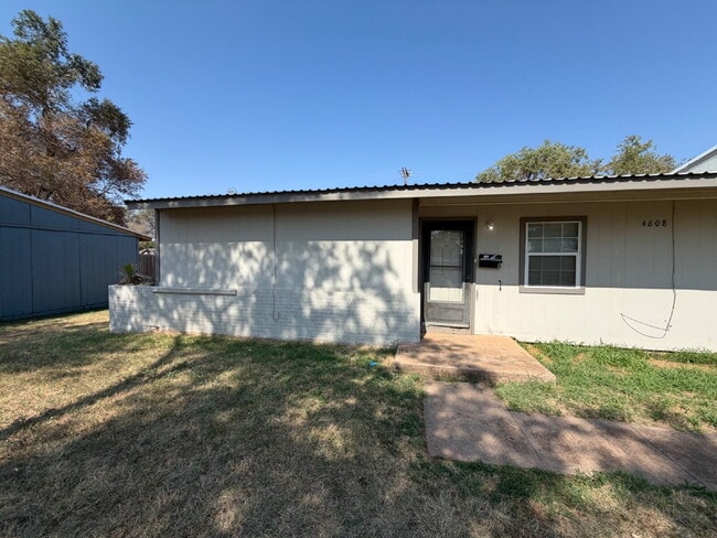 Building Photo - Duplex Located In Central Lubbock Minutes From Tech Campus!