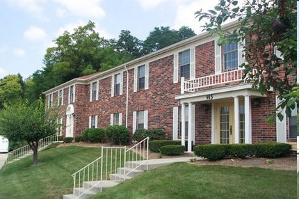 Hillside Court - Hillside Court