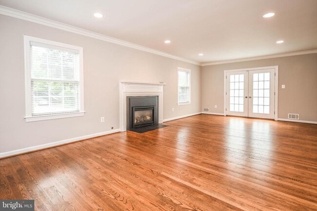 Photo - 1211 Vinita Ln
