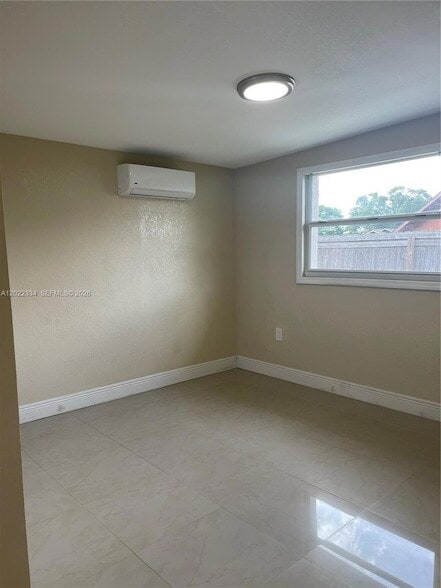 Photo - 4617 Navarre Ave Unit B