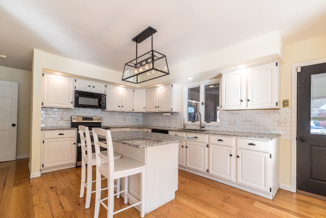 Photo - 37 N Chapman Rd