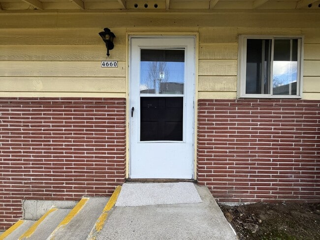 Photo - Spacious 3 Bedroom with Bonus Living Area, Patio & Built in Fireplace Unidad #4660