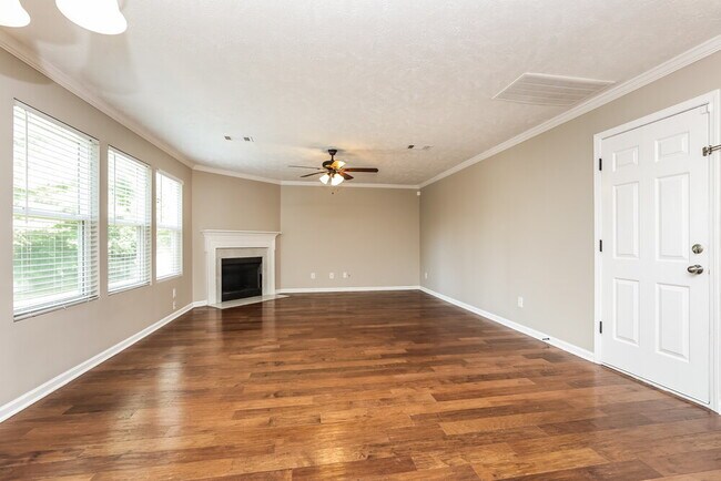 Photo - 5823 Roxbury Dr Casa