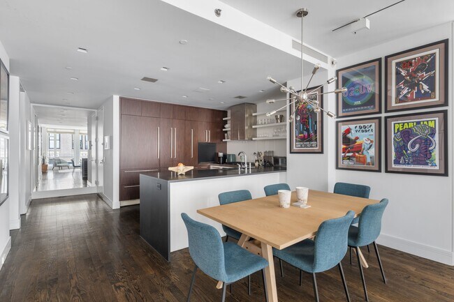 Photo - 133 W 22nd St