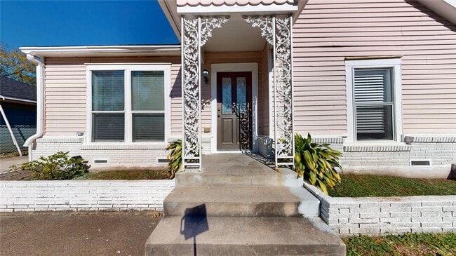 Photo - 317 Moody St