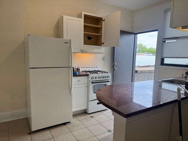 Photo - 7109 N Clark St Unit 201