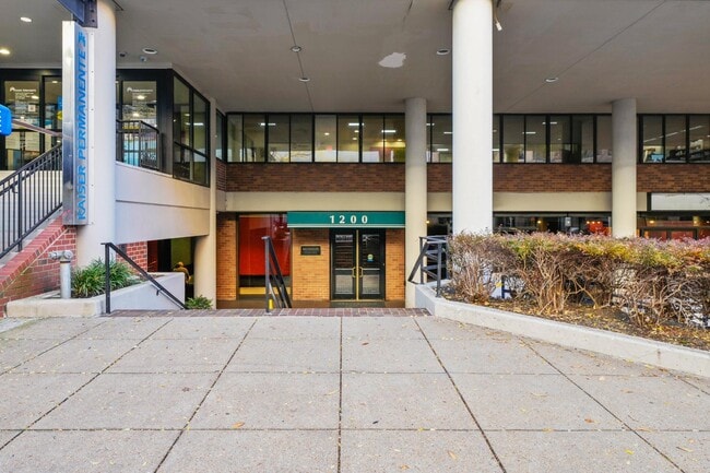 Building Photo - 1200 23rd St NW Unit # 703 Rental