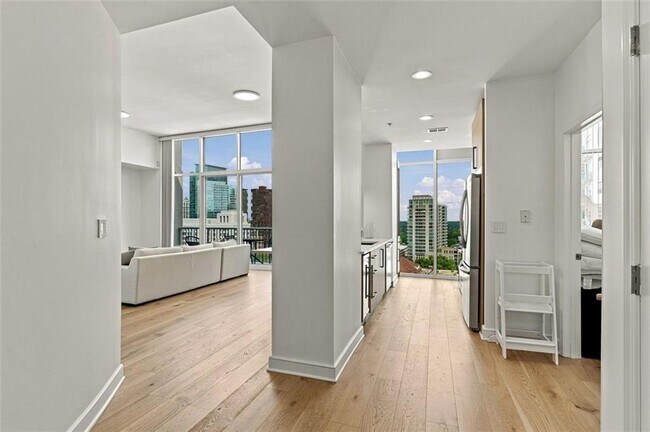 Photo - 950 W Peachtree St NW Unit 2009