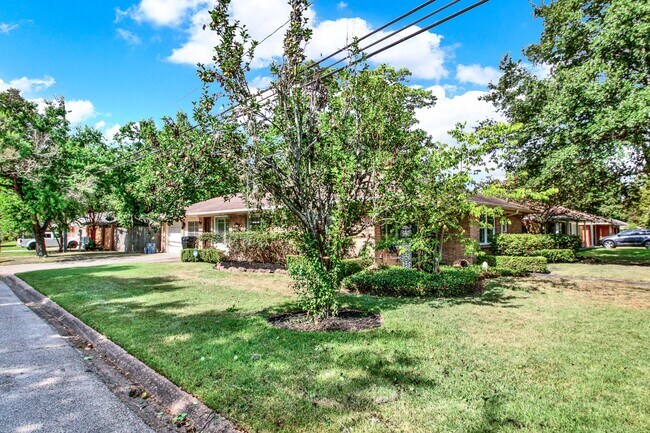 Photo - 2003 Viking Dr