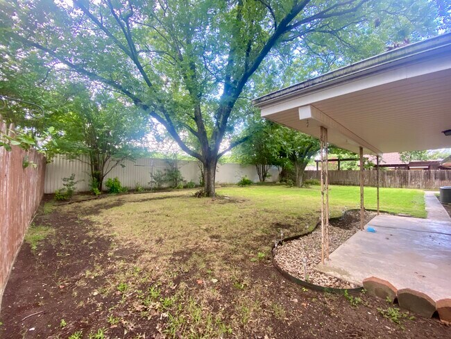 Photo - 815 S Roy Reynolds Dr