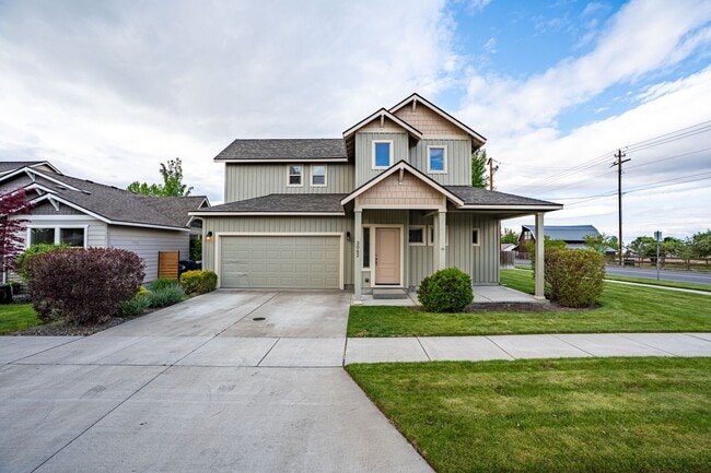 Building Photo - NE 3 Bdrm, 2 Bath House, Air Conditioning,...