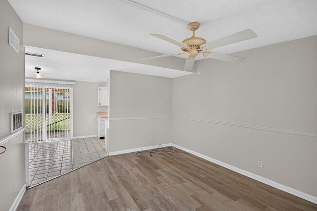Photo - 87 Saratoga Cir S