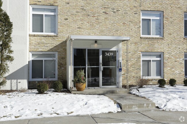 Photo - 3439 Garfield Ave S