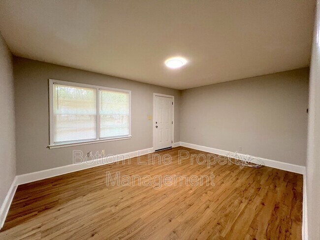 Photo - 2831 Parkway Ave Unit B