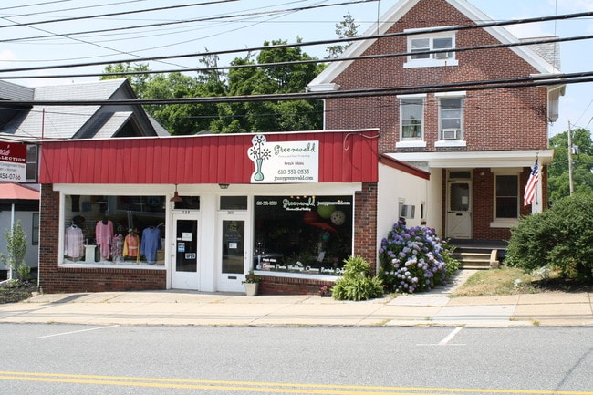 Photo - 362 E Main St