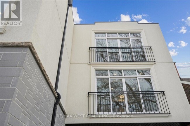 Photo - 115 Monarch Park Ave