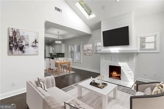 Photo - 954 Byron Dr SW