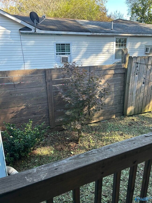 Photo - 1611 College St SE