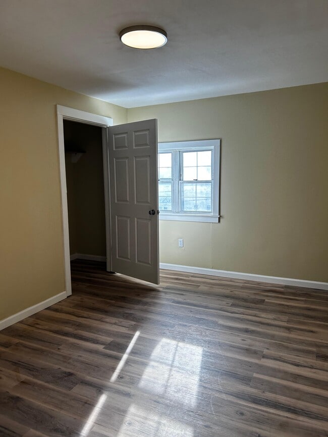 Photo - 158 Fallbrook St