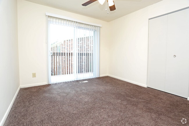 2HAB, 1.5BA - 1,600 Ft² Townhouse - Habitación - Mayfair Apartment Homes