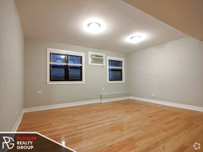 Building Photo - 910 W George St Rental