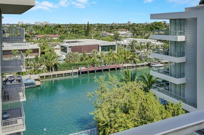 Photo - 9500 W Bay Harbor Dr Unidad 7H