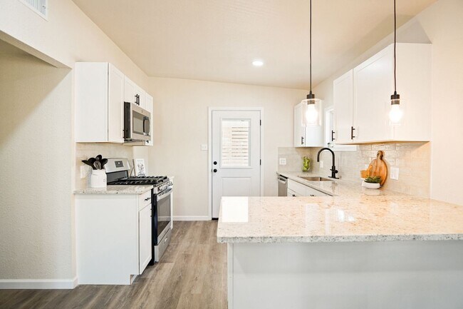 Photo - 462 Springwood Ln