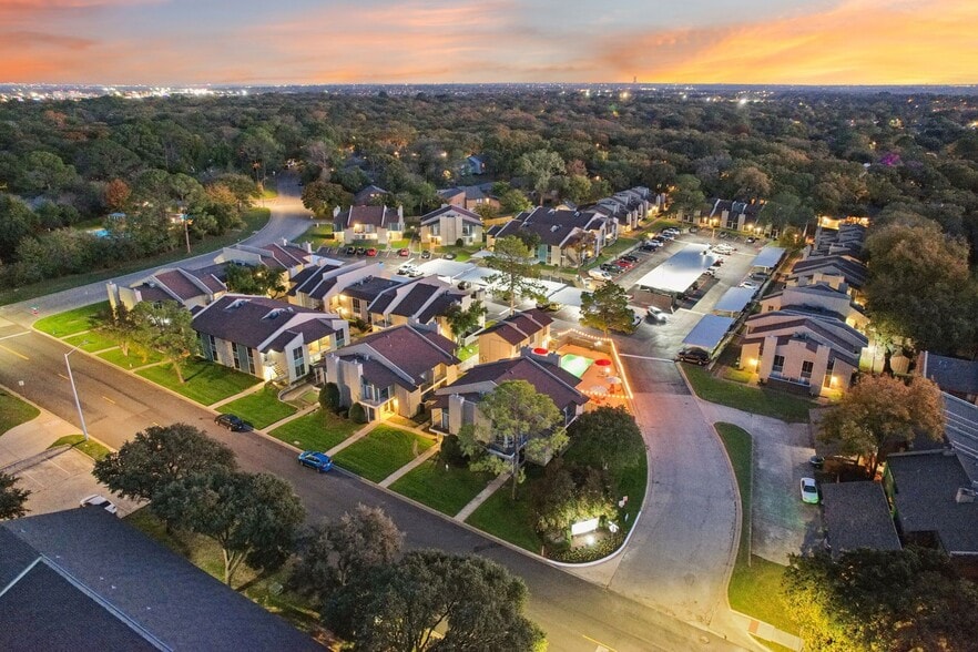 Hollyhills Apartments Denton TX - SkyView
